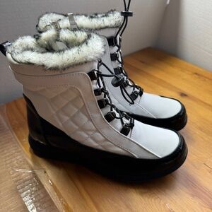 Sporto white Jenny boots faux fur size 7.5
